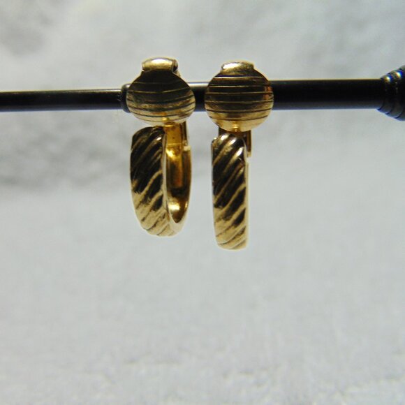 CLIP EARRINGS, Vintage 1928 Gold Tone Small Hoop Earrings - Picture 3 of 6